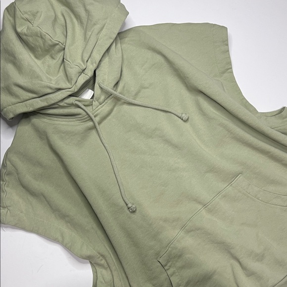 H&M Other - H&M Men’s Light Green Knit Sleeveless Hoodie